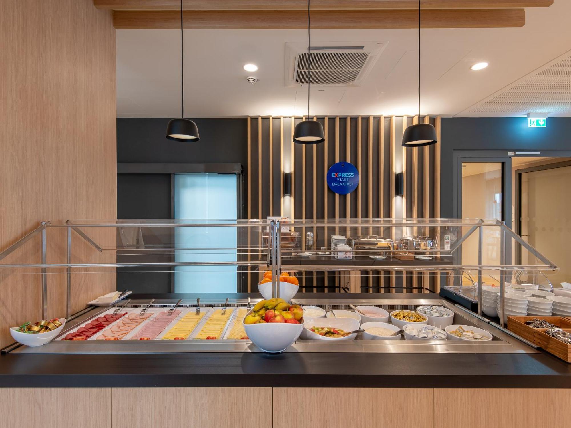 Holiday Inn Express Heilbronn By Ihg 外观 照片